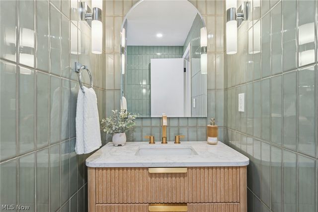 21510 Halburton Road, Beachwood, OH 44112