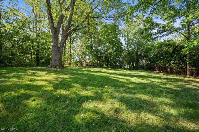 21510 Halburton Road, Beachwood, OH 44112
