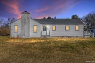 850 W Maple Road, Milford, MI 48381