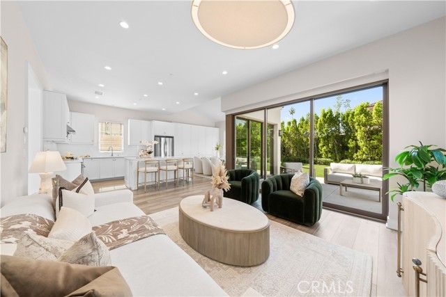 162 Winnett, Irvine, CA 92602