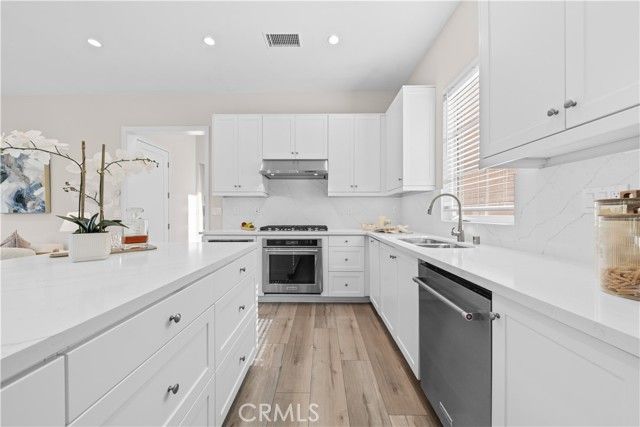 162 Winnett, Irvine, CA 92602