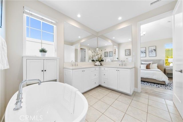 162 Winnett, Irvine, CA 92602