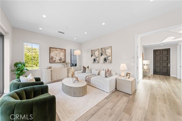 162 Winnett, Irvine, CA 92602