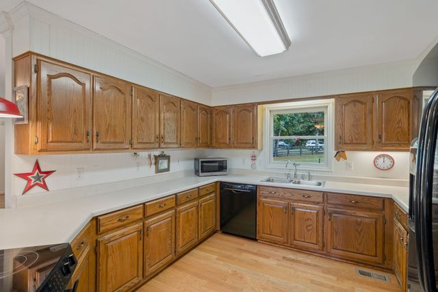 5010 John Lee Johnson Rd, Columbia, TN 38401