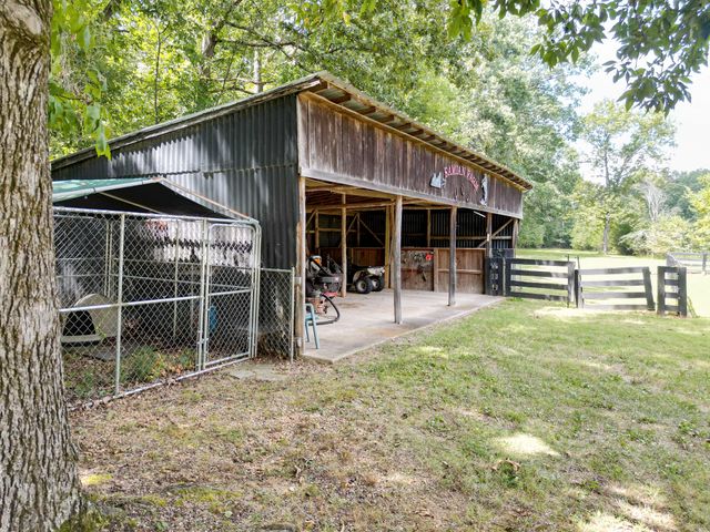 5010 John Lee Johnson Rd, Columbia, TN 38401