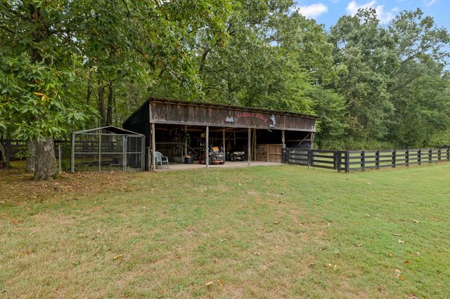5010 John Lee Johnson Rd, Columbia, TN 38401