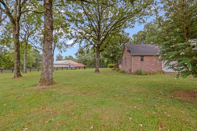5010 John Lee Johnson Rd, Columbia, TN 38401