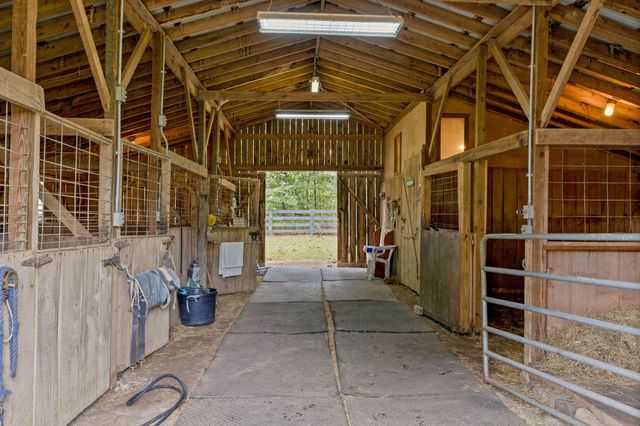 5010 John Lee Johnson Rd, Columbia, TN 38401