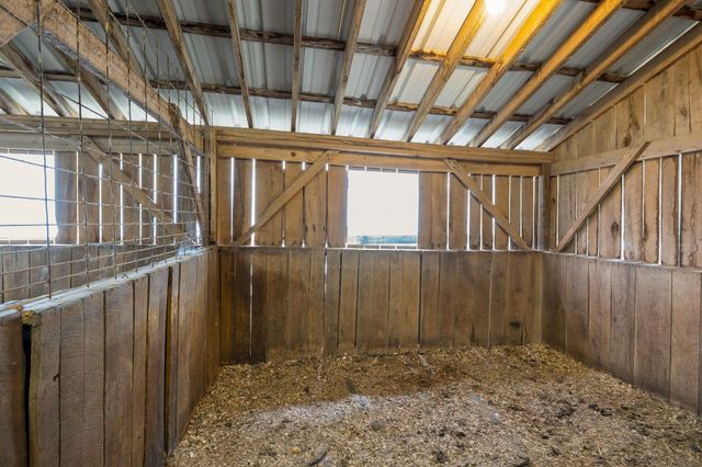 5010 John Lee Johnson Rd, Columbia, TN 38401