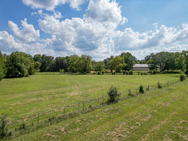 5010 John Lee Johnson Rd, Columbia, TN 38401