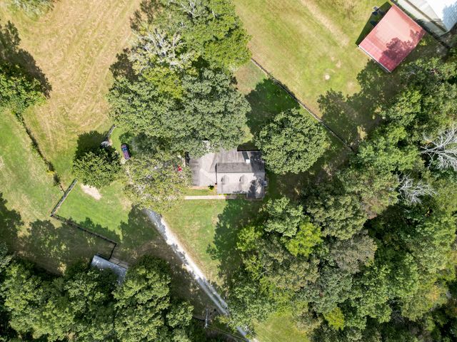 5010 John Lee Johnson Rd, Columbia, TN 38401