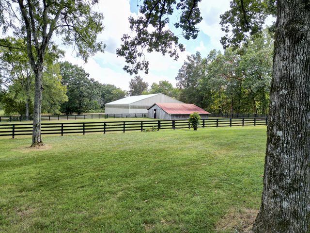 5010 John Lee Johnson Rd, Columbia, TN 38401