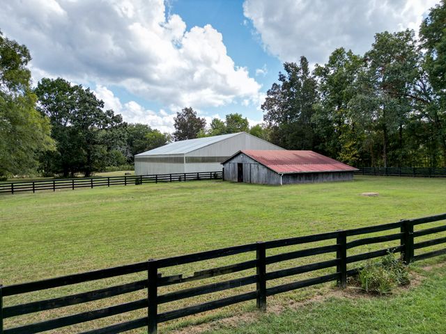 5010 John Lee Johnson Rd, Columbia, TN 38401