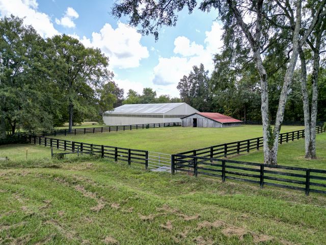 5010 John Lee Johnson Rd, Columbia, TN 38401