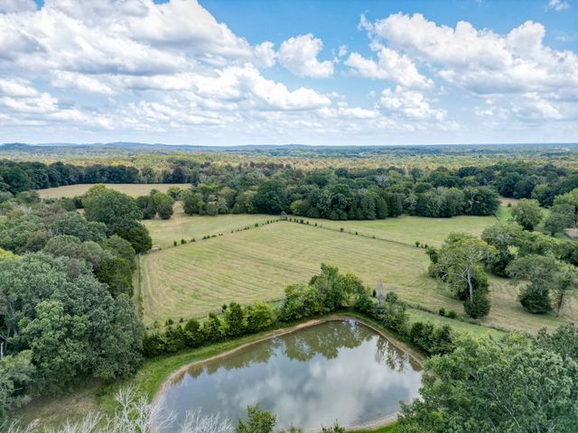 5010 John Lee Johnson Rd, Columbia, TN 38401