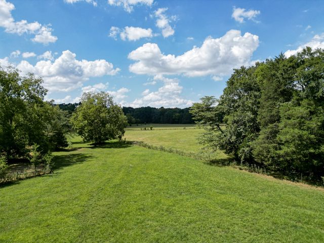 5010 John Lee Johnson Rd, Columbia, TN 38401