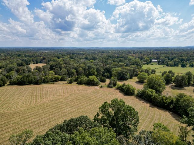 5010 John Lee Johnson Rd, Columbia, TN 38401