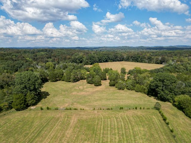 5010 John Lee Johnson Rd, Columbia, TN 38401