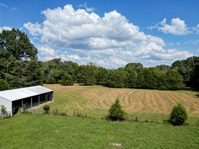 5010 John Lee Johnson Rd, Columbia, TN 38401