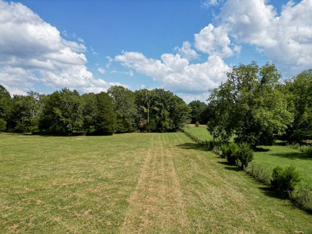 5010 John Lee Johnson Rd, Columbia, TN 38401