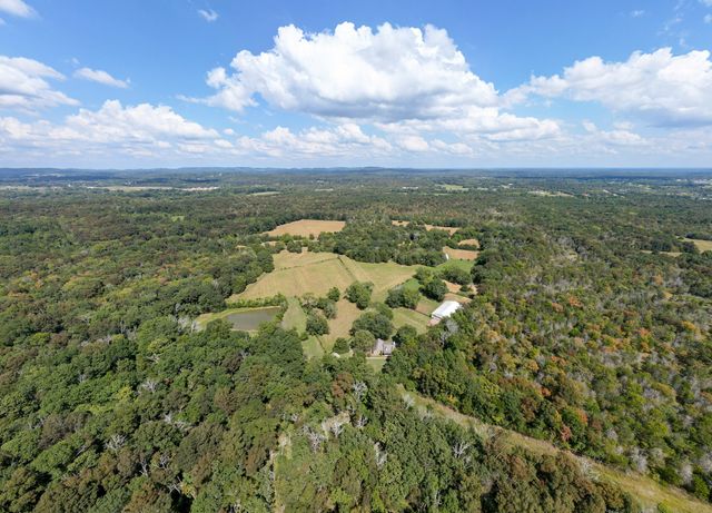 5010 John Lee Johnson Rd, Columbia, TN 38401