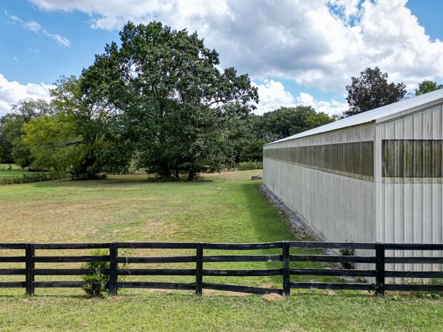 5010 John Lee Johnson Rd, Columbia, TN 38401