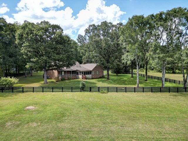 5010 John Lee Johnson Rd, Columbia, TN 38401