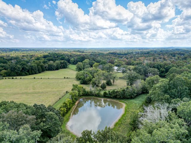 5010 John Lee Johnson Rd, Columbia, TN 38401