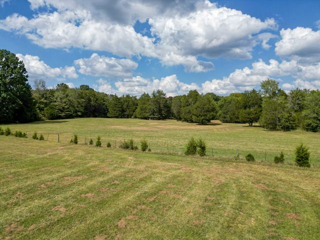 5010 John Lee Johnson Rd, Columbia, TN 38401