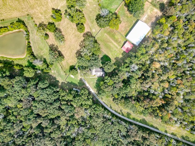 5010 John Lee Johnson Rd, Columbia, TN 38401