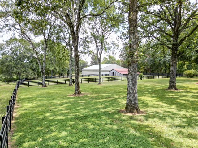 5010 John Lee Johnson Rd, Columbia, TN 38401