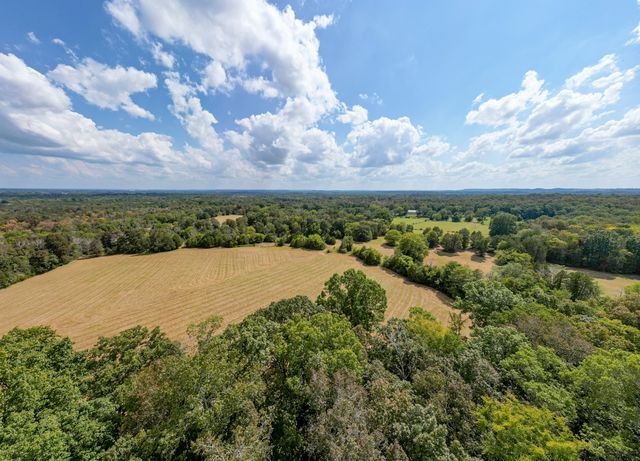 5010 John Lee Johnson Rd, Columbia, TN 38401