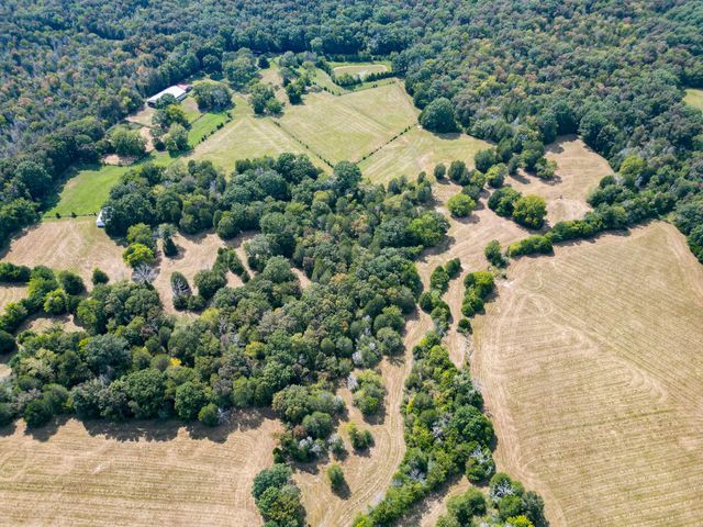 5010 John Lee Johnson Rd, Columbia, TN 38401