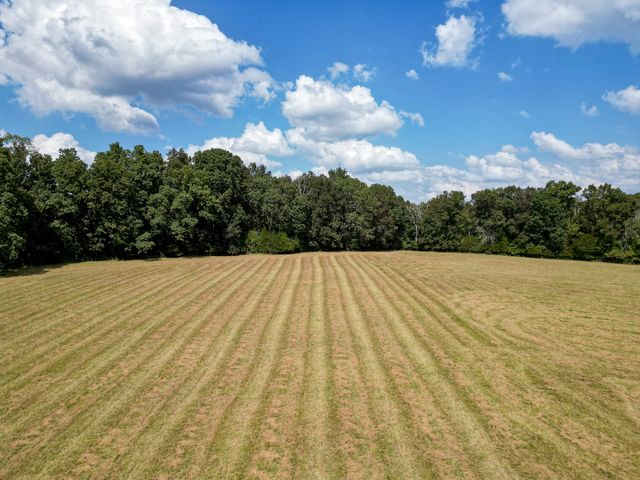 5010 John Lee Johnson Rd, Columbia, TN 38401