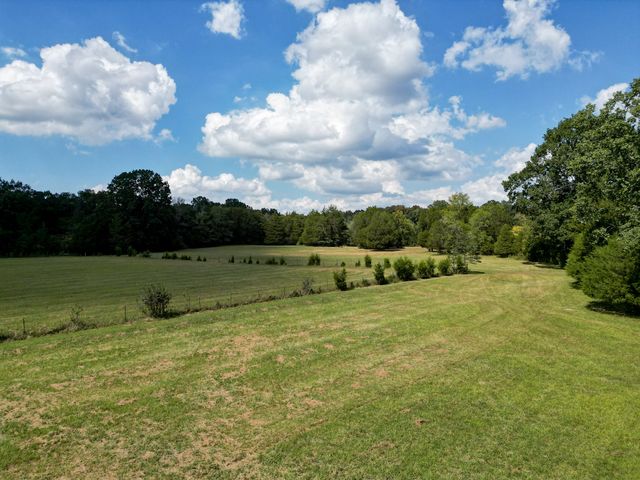 5010 John Lee Johnson Rd, Columbia, TN 38401