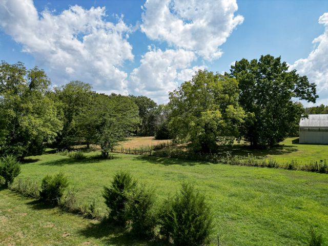 5010 John Lee Johnson Rd, Columbia, TN 38401