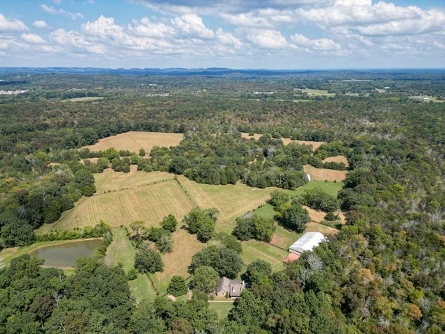 5010 John Lee Johnson Rd, Columbia, TN 38401