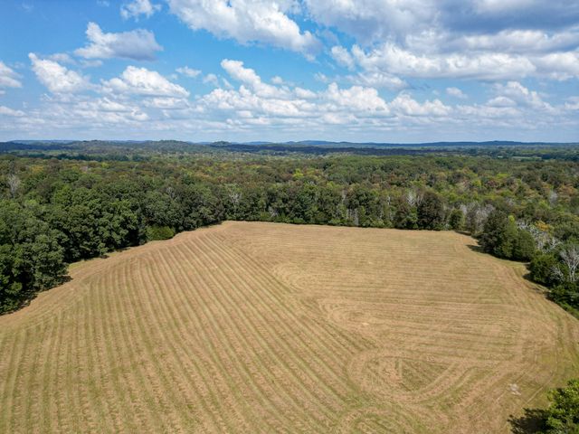 5010 John Lee Johnson Rd, Columbia, TN 38401