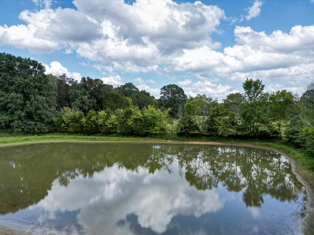 5010 John Lee Johnson Rd, Columbia, TN 38401