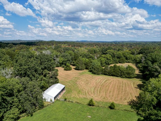 5010 John Lee Johnson Rd, Columbia, TN 38401