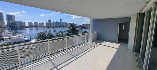 468 Golden Isles Dr 401, Hallandale Beach, FL 33009
