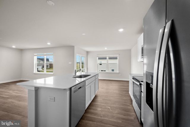 402 ECLIPSE ST, Charles Town, WV 25414