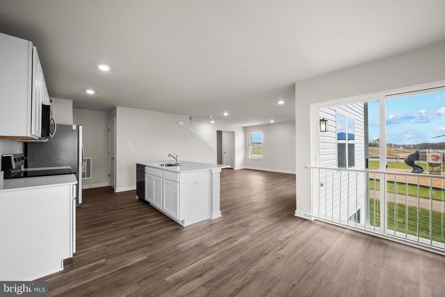 402 ECLIPSE ST, Charles Town, WV 25414