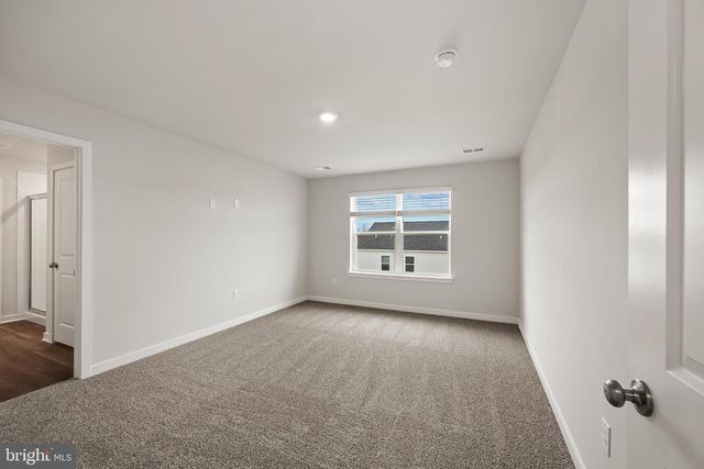 402 ECLIPSE ST, Charles Town, WV 25414