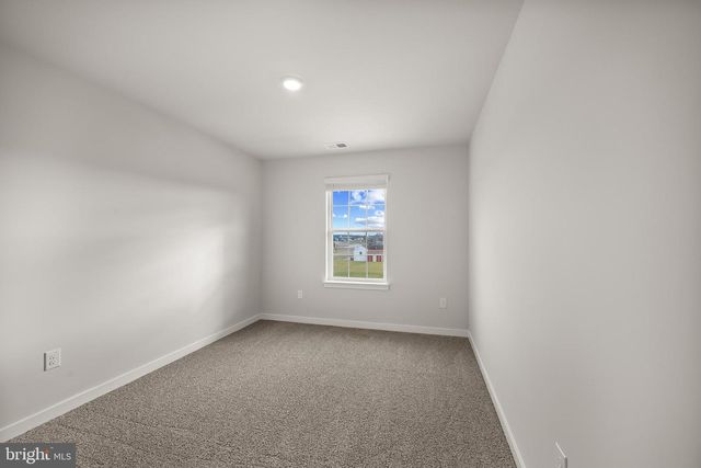 402 ECLIPSE ST, Charles Town, WV 25414