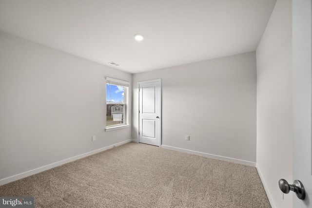 402 ECLIPSE ST, Charles Town, WV 25414