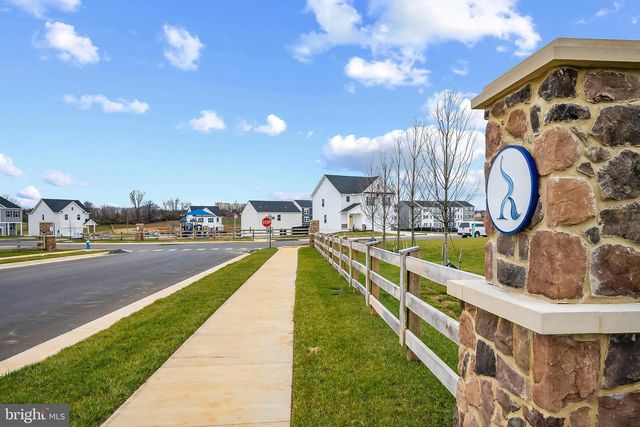 402 ECLIPSE ST, Charles Town, WV 25414