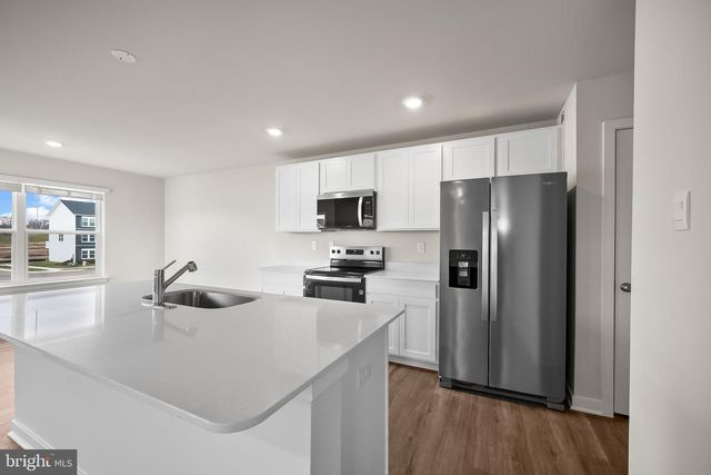 402 ECLIPSE ST, Charles Town, WV 25414