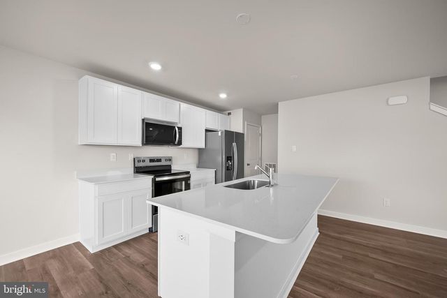 402 ECLIPSE ST, Charles Town, WV 25414
