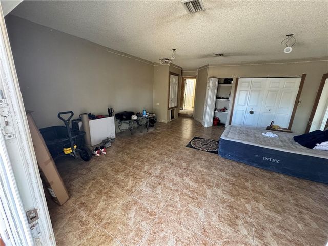 651 69TH AVENUE S, St Petersburg, FL 33705